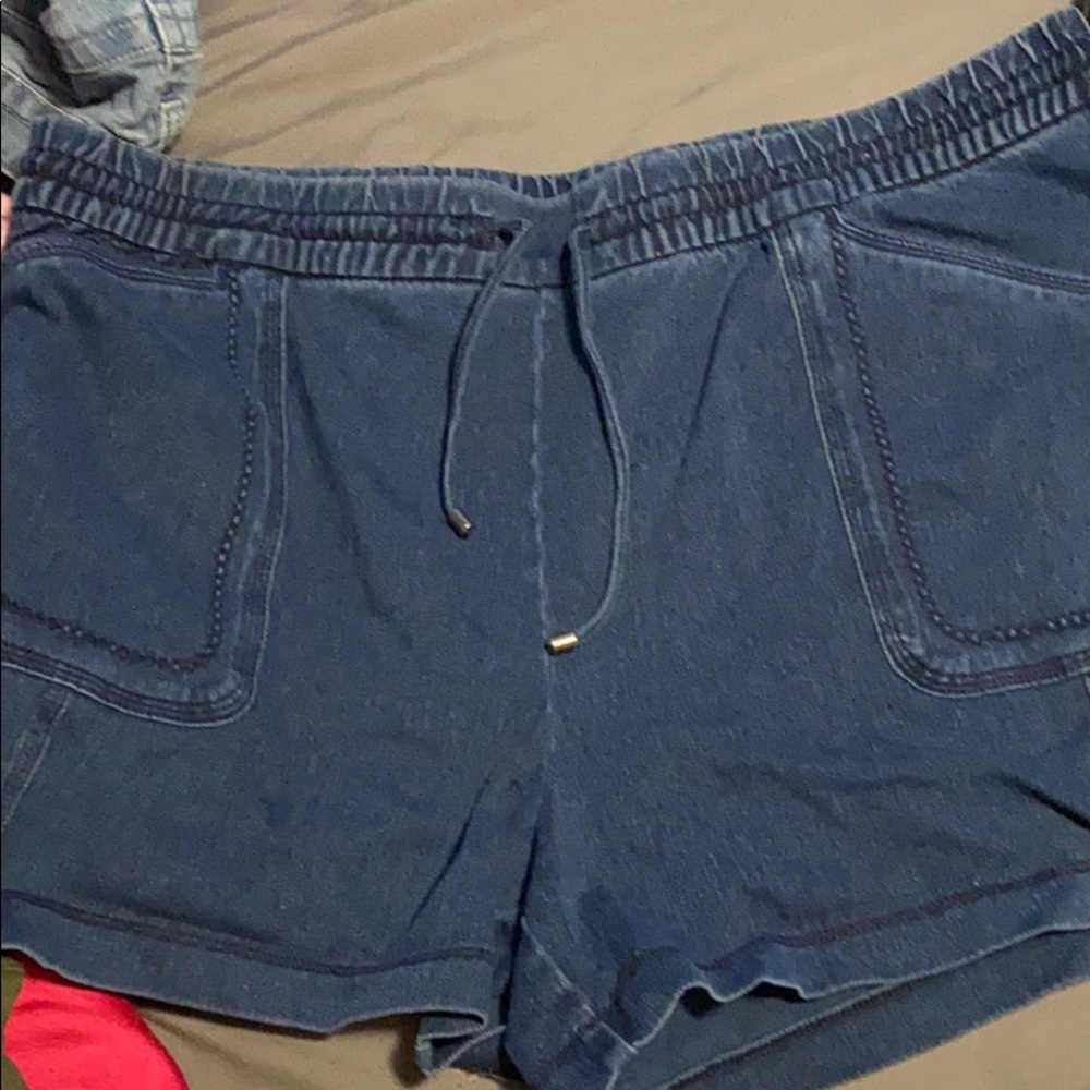 Elastic band shorts